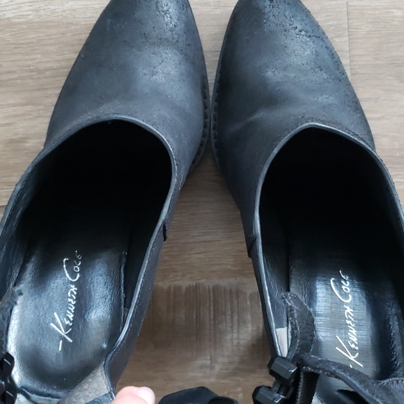 Kenneth Cole black distressed leather lugged heels - Picture 12 of 15